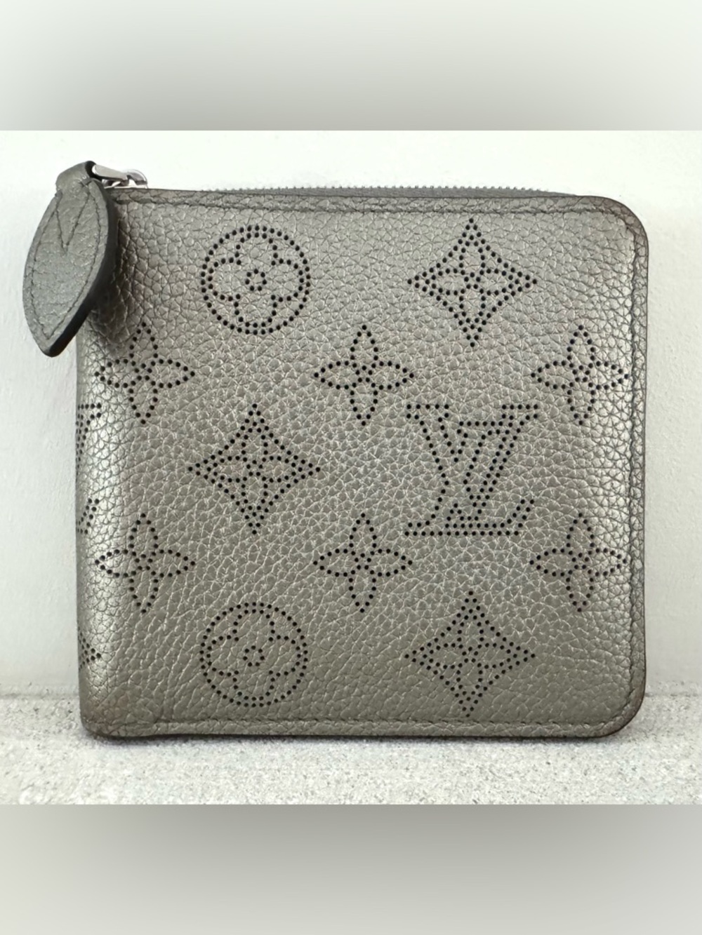 LOUIS VUITTON Mahina Leather Galet Gray Compact Wallet Metallic Sheen